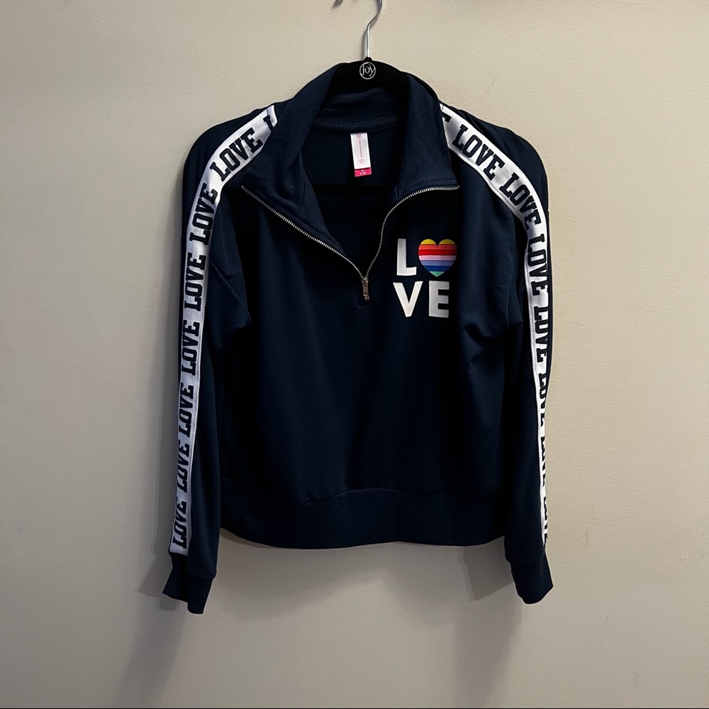 Long sleeves crop love shirt
